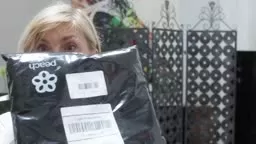 Unboxing "Peach" selected clothes by Personal Sytlist Jes Rusic