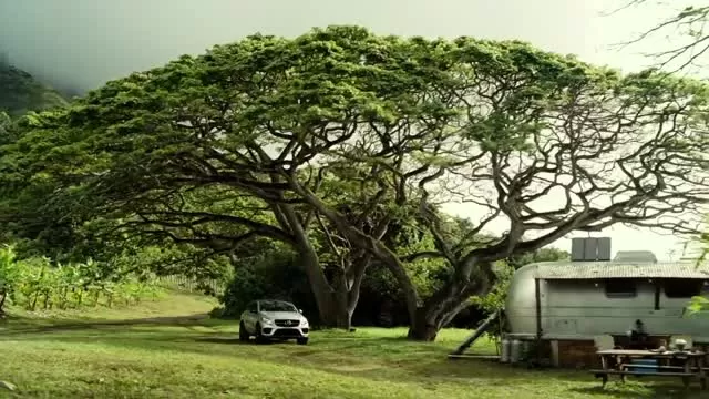 Mercedes-Benz Behind-the-Scenes of Jurassic World