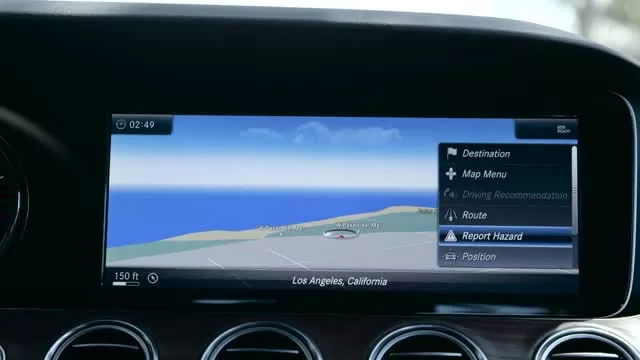 X marks the spot- Car-to-X Communication -all-new 2017 E-Class.