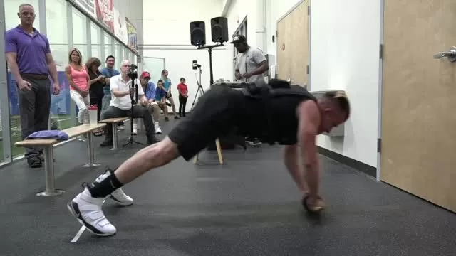 'Super Crazy Cozmo' World Record ab wheel rollout @ PEAC Health & Fitness