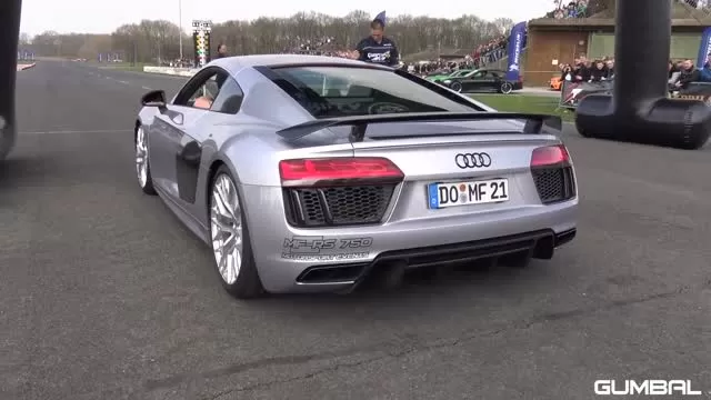 Audi R8 V10 Plus vs Lamborghini Aventador S