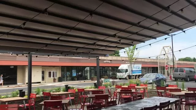 Huge Retractable Awning at Nomad Pizza in Princeton NJ