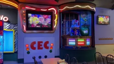 Chuck E  Cheese Princeton NJ Studio C “All I want for Christmas is Snow” waiting for Munch