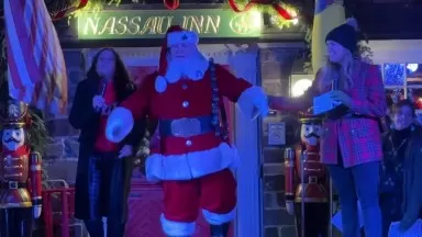 'SECRETS OF THE PRINCETON TREE LIGHTING'! w/Lori and Elizabeth Nassau Inn. YourTownTube Video.
