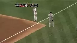 Giants Top Hamels